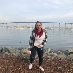 Meet your Posher, Claire